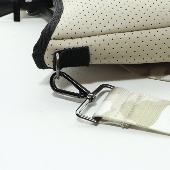 Haute Shore JERI BLANC Crossbody Bag Purse Off White with Camo Strap - Picture 3 of 6